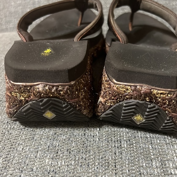 VOLATILE Women's Flip Flop Wedge Sandal. Size 8 - Picture 7 of 7